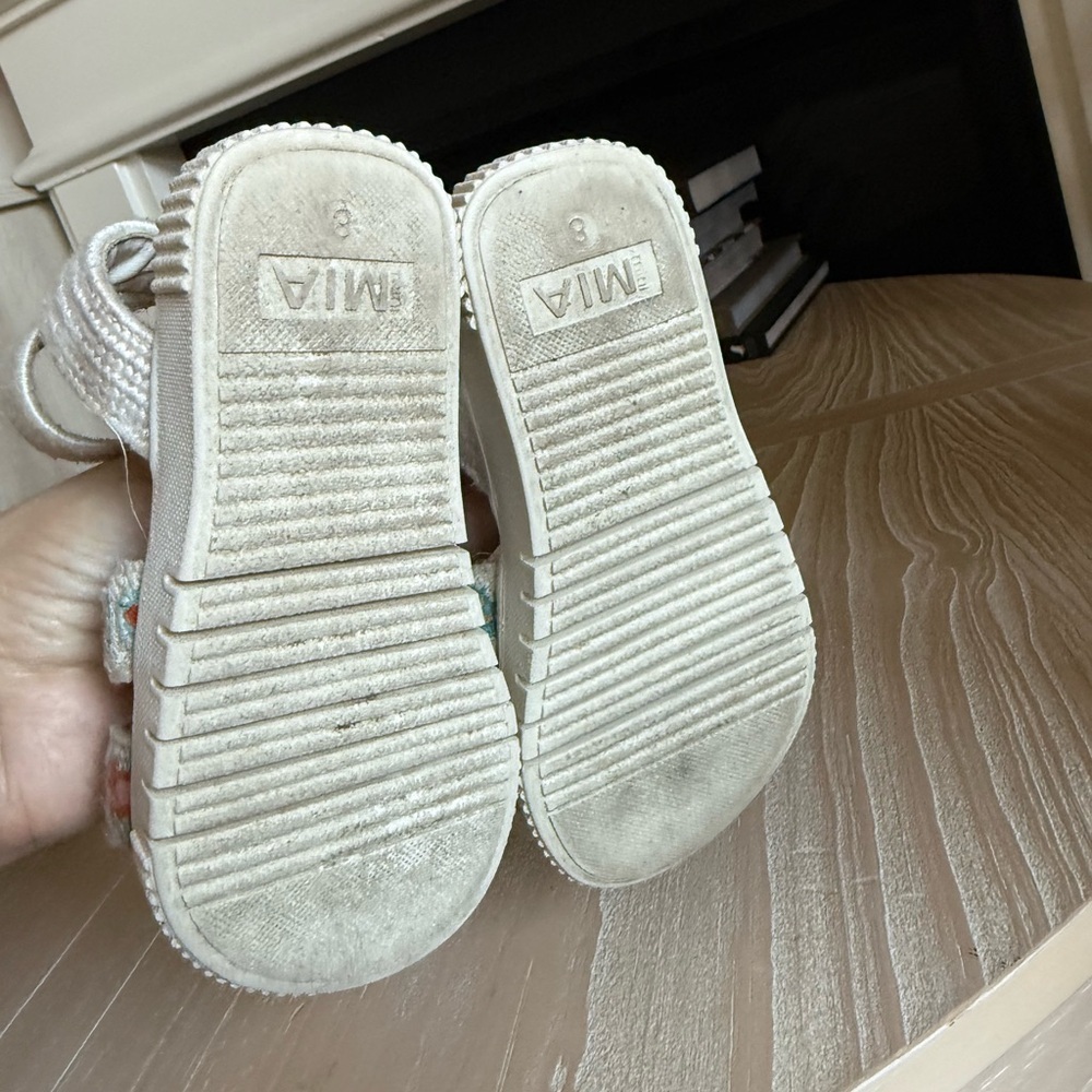 Mia|Baby girl, toddler off white Embroidered floral sandals in boho style•••8 - Picture 8 of 9